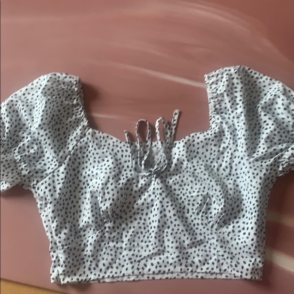 Adorable Short sleeve Crop top
